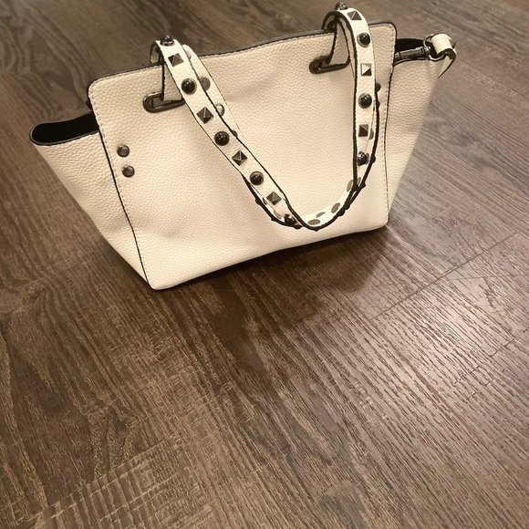 STUDDED HANDBAG 👜 NWOT 🏷️ - Picture 5 of 5
